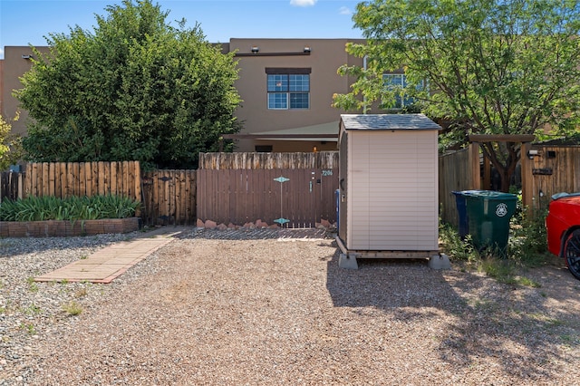 7206 Avenida El Nido, Santa Fe, NM 87507 - rear view of property with an outbuilding and stucco siding