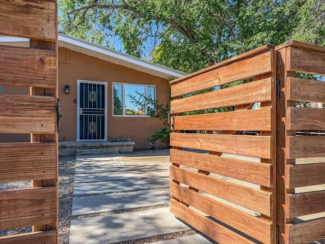 1924 Quapaw, Santa Fe, NM 87505 - gate with a patio area