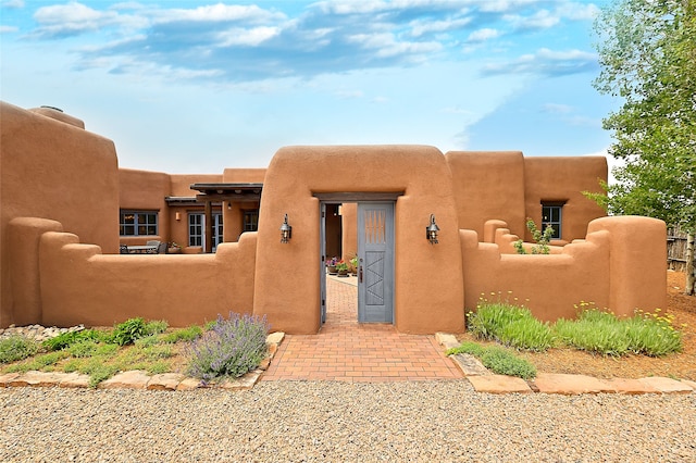 95 Lodge Trl, Santa Fe, NM 87506 - view of front of house with a fenced front yard and stucco siding