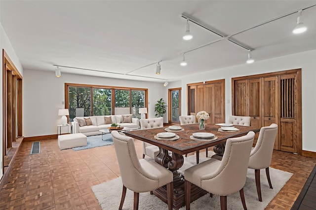 320 Valle Del Sol, White Rock, NM 87547 - dining area featuring rail lighting and baseboards