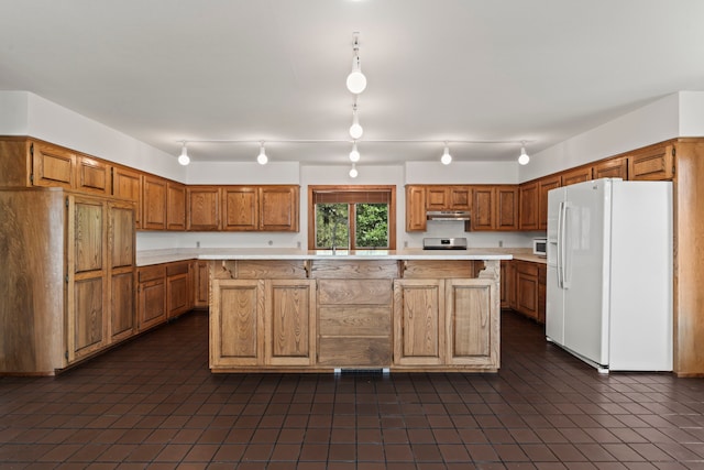 320 Valle Del Sol, White Rock, NM 87547 - kitchen with white fridge with ice dispenser, light countertops, under cabinet range hood, a kitchen island, and track lighting