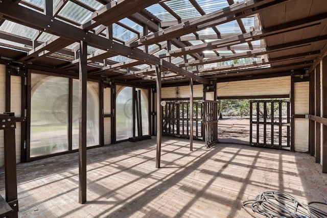 320 Valle Del Sol, White Rock, NM 87547 - unfurnished sunroom featuring vaulted ceiling and a skylight