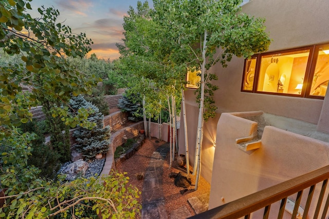 19 Camino Don Carlos, Santa Fe, NM 87506 - view of yard at dusk