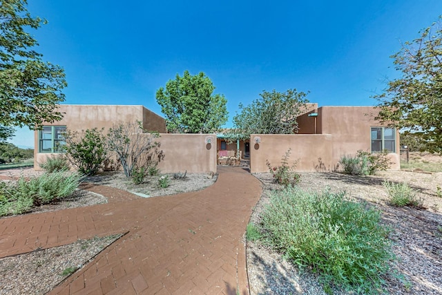 37 Camino Tetzcoco, Santa Fe, NM 87508 - view of fenced front yard