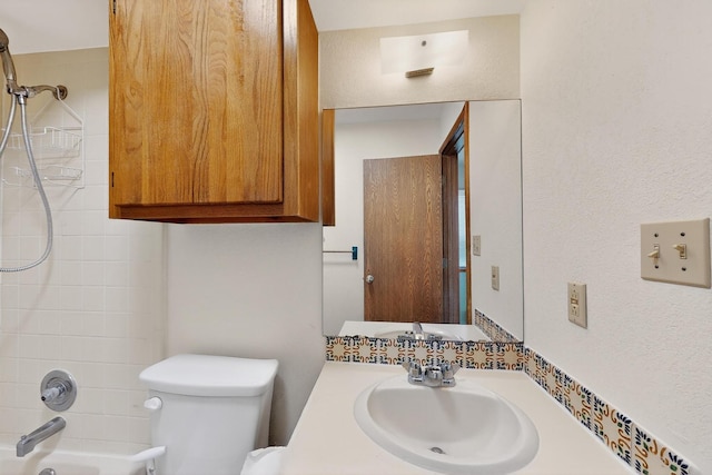 2600 Zia Unit C6, Santa Fe, NM 87505 - full bathroom with vanity and  shower combination