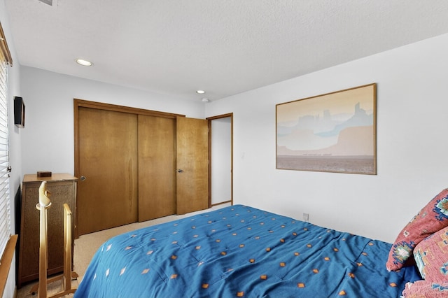 7507 Kachina Loop, Santa Fe, NM 87507 - bedroom featuring a closet, recessed lighting, and carpet flooring