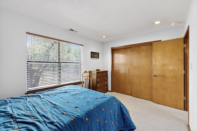 7507 Kachina Loop, Santa Fe, NM 87507 - bedroom with carpet, a closet, recessed lighting, and a textured ceiling
