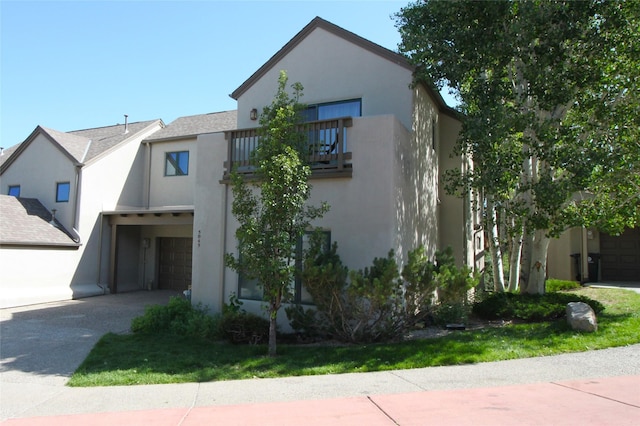 5045 Carriage House Dr, Los Alamos, NM 87544 - view of front facade with a balcony, stucco siding, driveway, and an attached garage