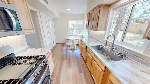 2374 36th Unit B, Los Alamos, NM 87544 - kitchen featuring appliances with stainless steel finishes, plenty of natural light, light wood finished floors, and recessed lighting