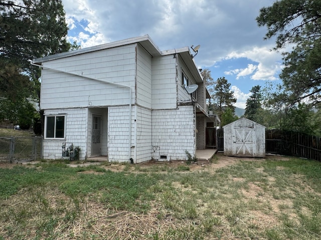 2374 36th Unit B, Los Alamos, NM 87544 - rear view of property featuring a storage shed, a fenced backyard, and a gate