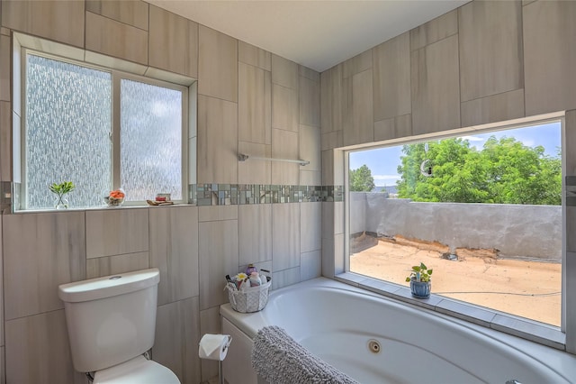 7513 Kachina Loop, Santa Fe, NM 87507 - full bathroom with a jetted tub and toilet