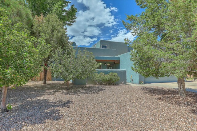 7513 Kachina Loop, Santa Fe, NM 87507 - view of front of property featuring stucco siding