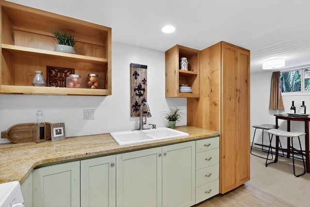 728 Don Gaspar Ave Unit 1A & 1B, Santa Fe, NM 87505 - bar area with a sink