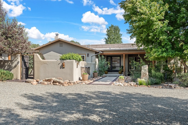 10 Sabina Ln, Santa Fe, NM 87508 - view of front of house with stucco siding and a gate
