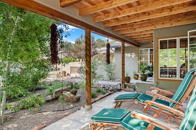10 Sabina Ln, Santa Fe, NM 87508 - fenced backyard featuring a patio area