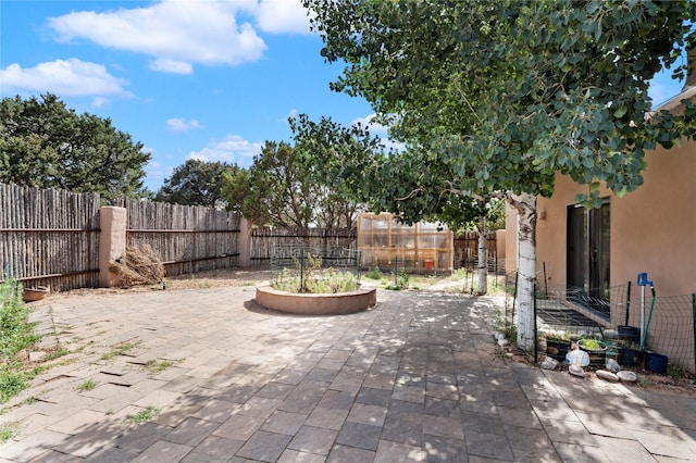 79 Moya Rd, Santa Fe, NM 87508 - fenced backyard featuring a patio