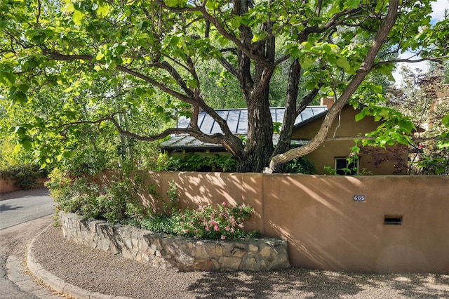 605 Acequia Madre, Santa Fe, NM 87505 - view of yard