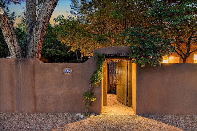 605 Acequia Madre, Santa Fe, NM 87505 - view of gate