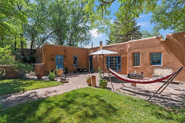 3B Camino Miguel, Santa Fe, NM 87506 - rear view of property featuring a patio and a lawn