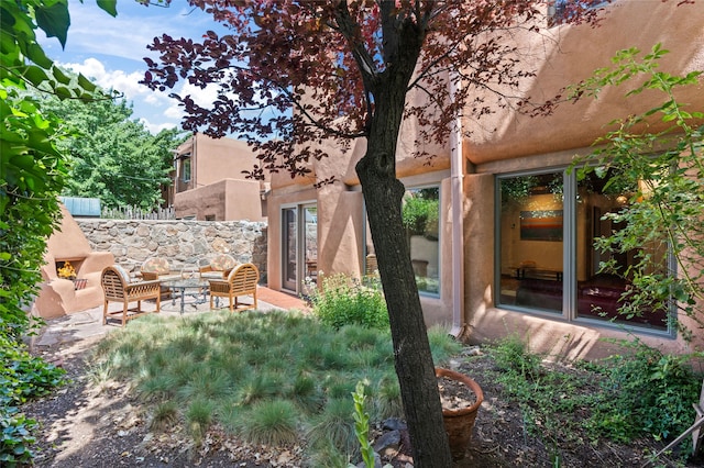 134 W Houghton St Unit D, Santa Fe, NM 87505 - view of yard featuring a patio