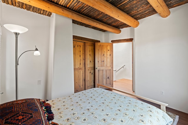 134 W Houghton St Unit D, Santa Fe, NM 87505 - bedroom featuring wood finished floors, a wooden ceiling with exposed beams, and a closet