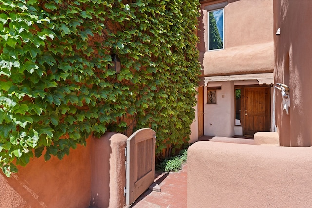 134 W Houghton St Unit D, Santa Fe, NM 87505 - entrance to property with stucco siding