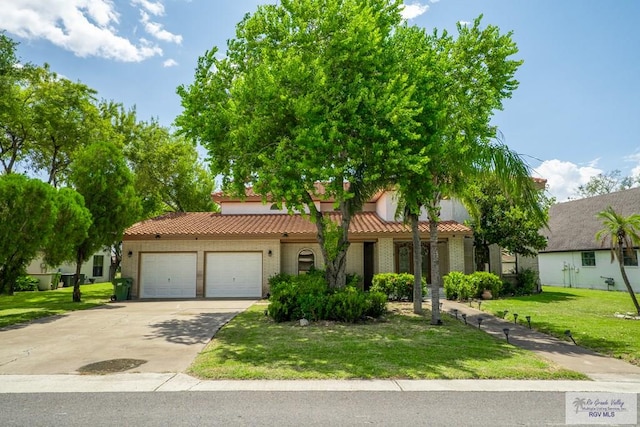 view of front of house featuring a garage and a front lawn