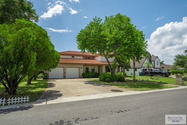 view of front of home featuring a front lawn and a garage