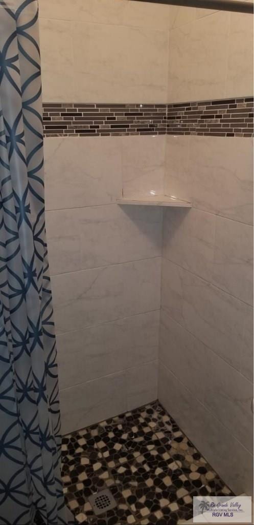 bathroom with a tile shower