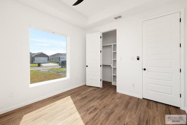 unfurnished bedroom featuring ceiling fan