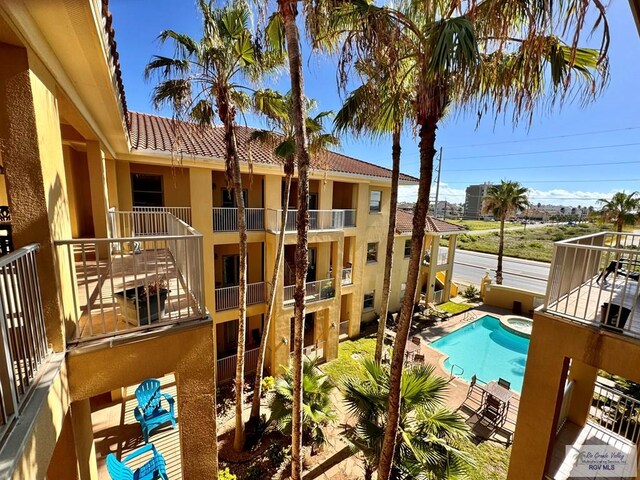 view of swimming pool