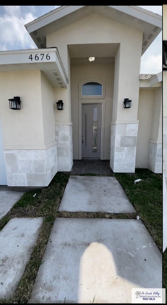 property entrance featuring stucco siding