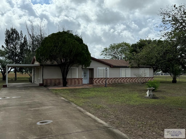 view of front facade with a carport and a front yard