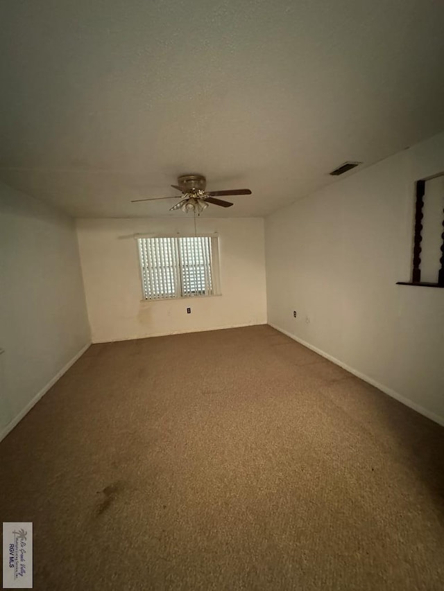 unfurnished room with carpet flooring and ceiling fan