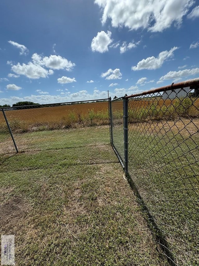 view of yard featuring a rural view