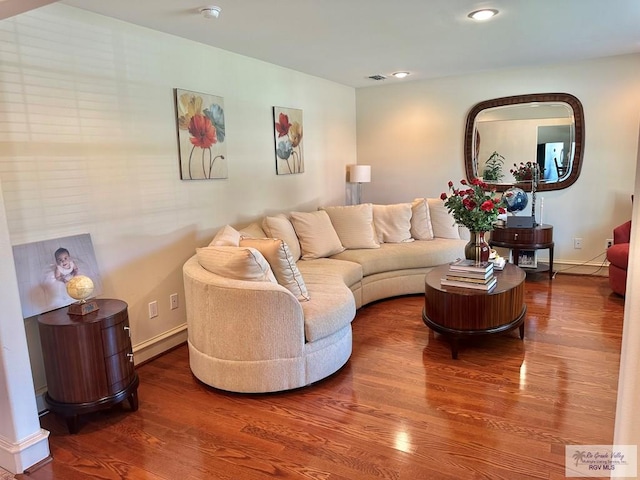 living area featuring visible vents, baseboards, recessed lighting, and wood finished floors