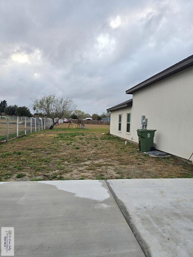 view of front of property featuring a garage and a front lawn