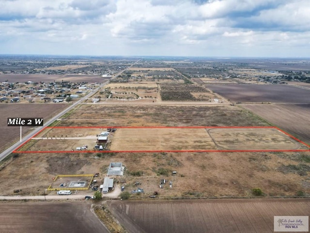 birds eye view of property featuring a rural view