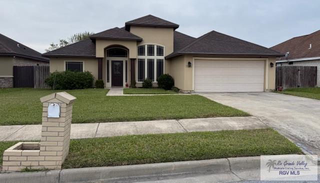 view of front of home featuring a front yard and a garage