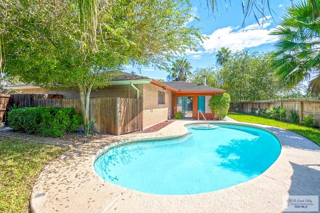 view of swimming pool