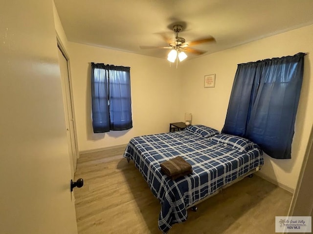 bedroom with ceiling fan