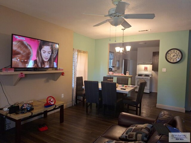 living room with dark wood-type flooring and ceiling fan with notable chandelier