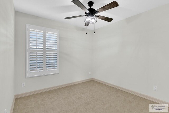 unfurnished room featuring ceiling fan