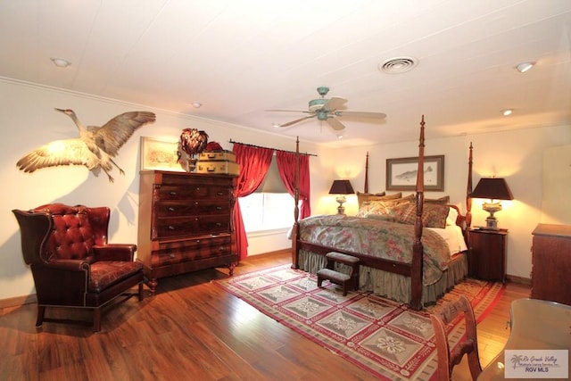 1914 S Parkwood Dr, Harlingen, TX 78550 - bedroom featuring wood finished floors, crown molding, recessed lighting, and a ceiling fan