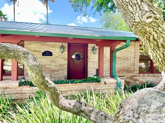 1914 S Parkwood Dr, Harlingen, TX 78550 - view of front of house featuring brick siding and a porch