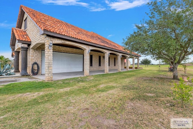 view of front facade featuring a garage, a front lawn, a porch, and a tile roof