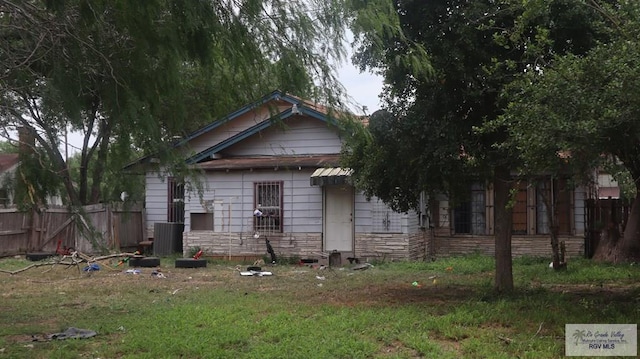 exterior space featuring a yard