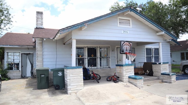 view of front facade with covered porch