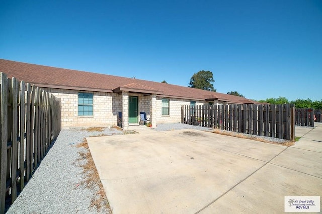 view of front of property featuring a patio area