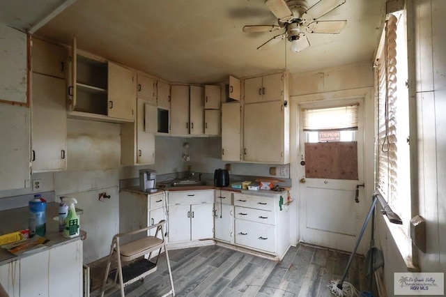 kitchen featuring ceiling fan, sink, dark hardwood / wood-style flooring, and cream cabinets